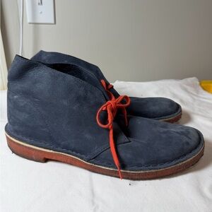 Clarks Size 10.5 Dark Blue Suede Chukka Boots with Bright Orange Laces